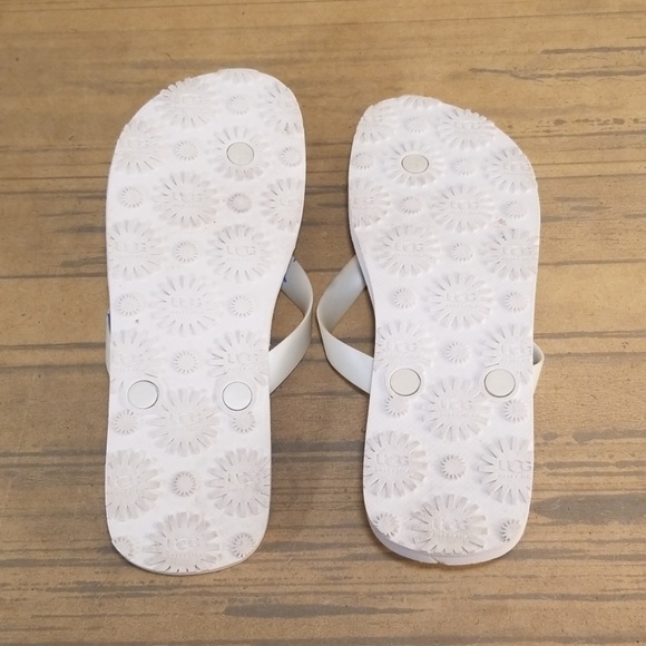 ***SOLD***Ugg Flip Flops Womens - Picture 6 of 8